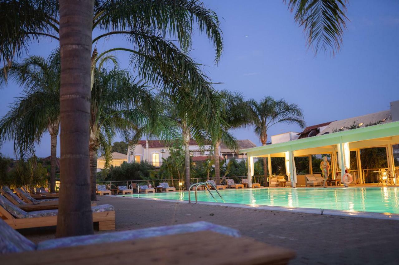 Zoe Seaside Resort Ялова Екстер'єр фото